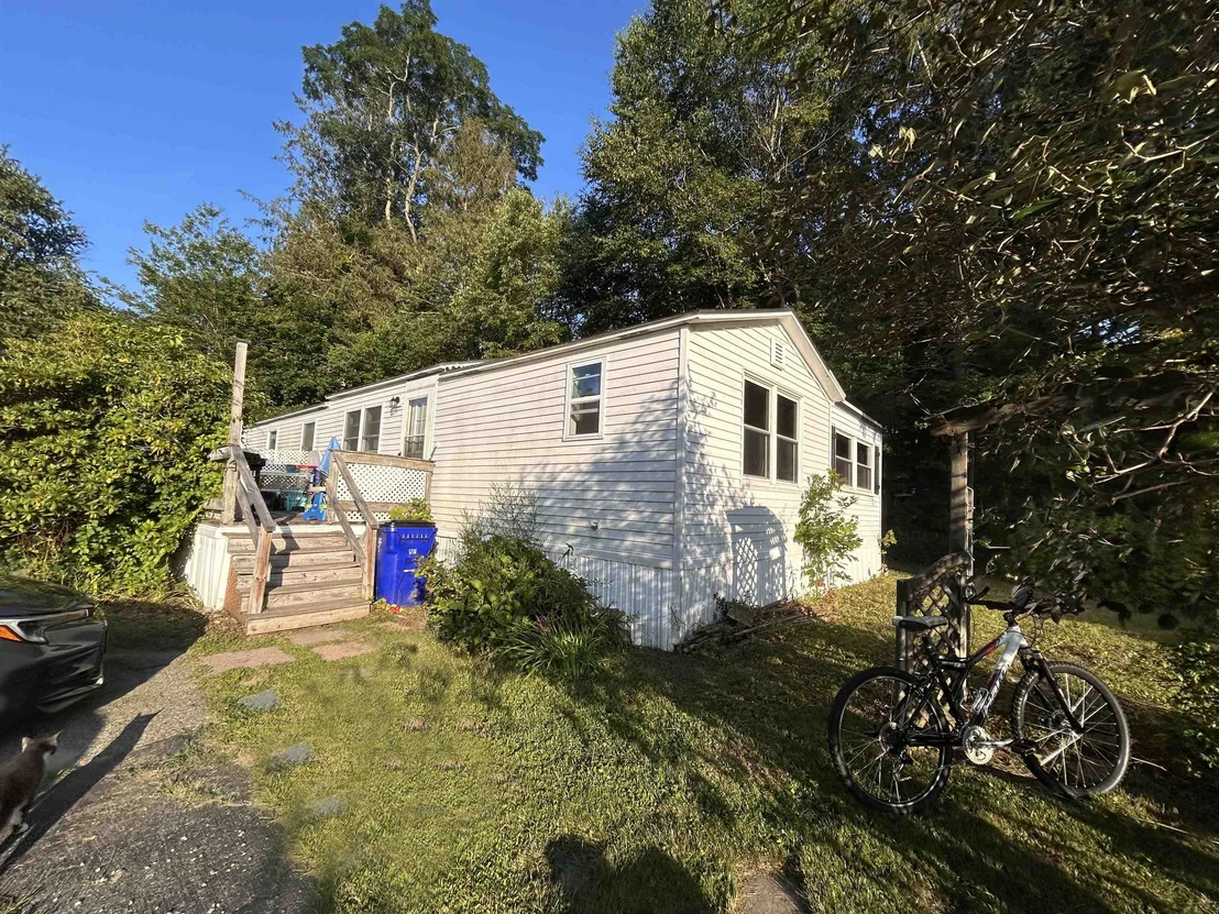 Photo of 16 Sumac