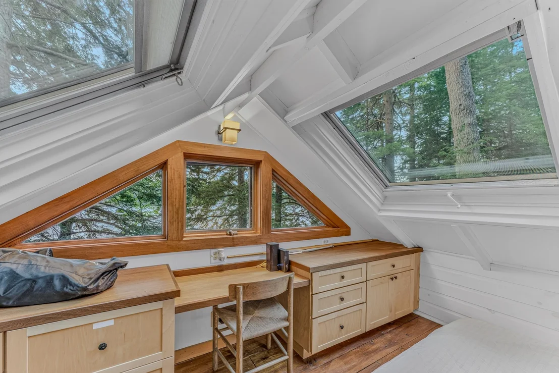Photo of 16 Hemlock