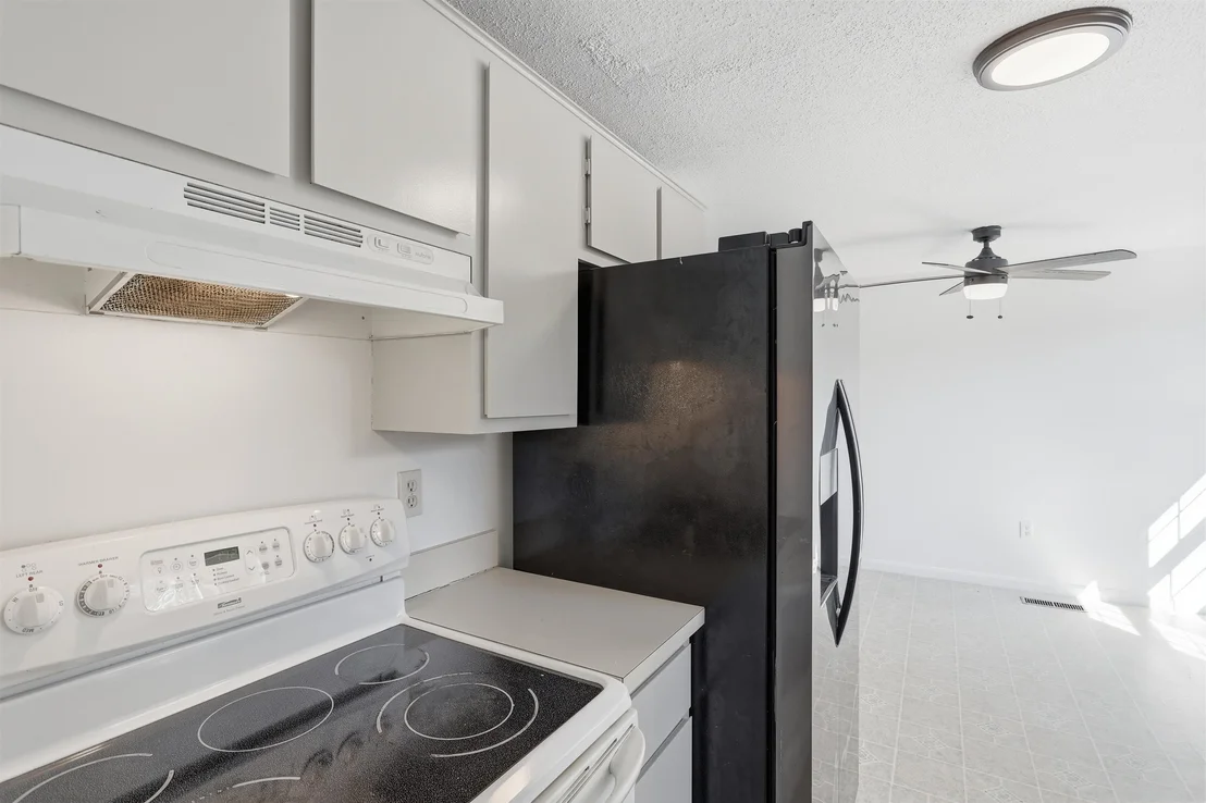 Photo of Unit L at 17 Juniper