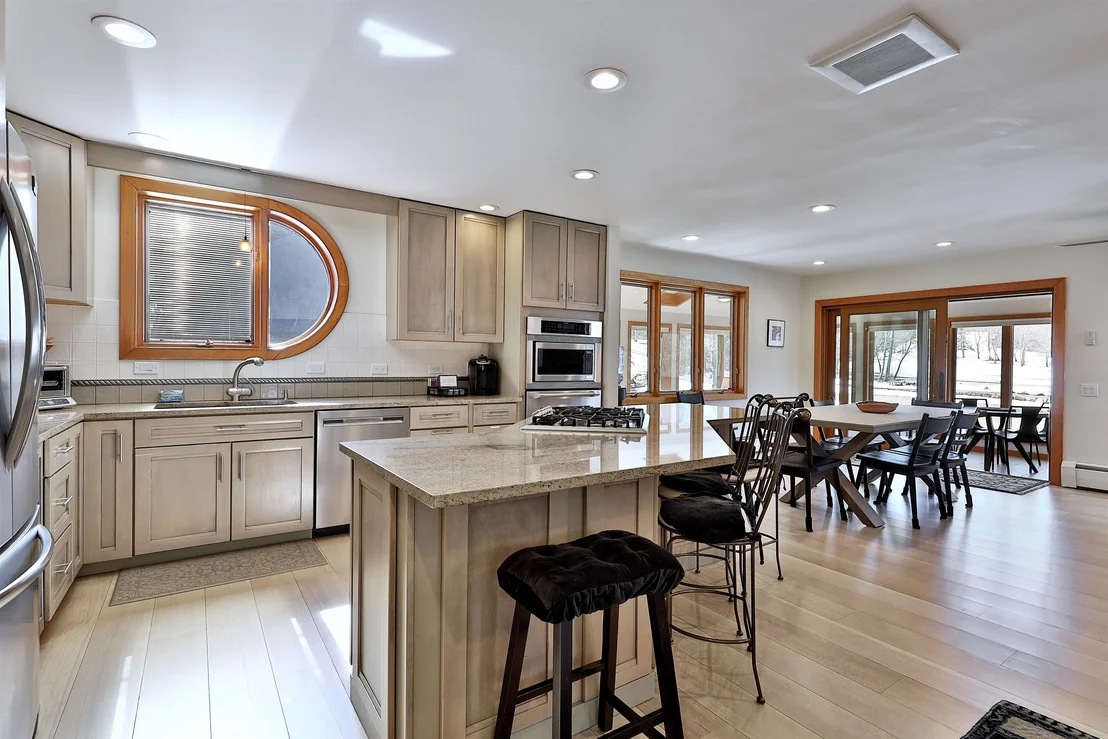 Photo of 426 Roaring Brook