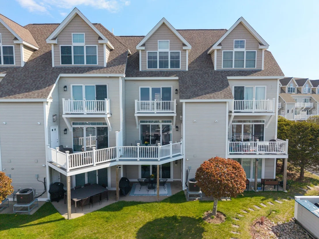 Photo of Unit 4 at 24 Harbor