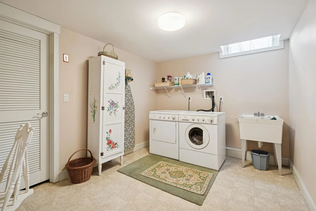 Photo of Unit 3B at 580 Murphys