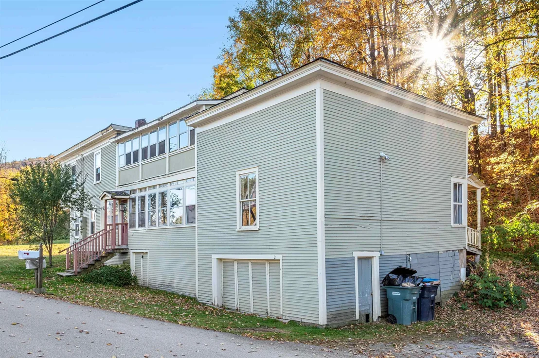 Photo of 21 River Road W