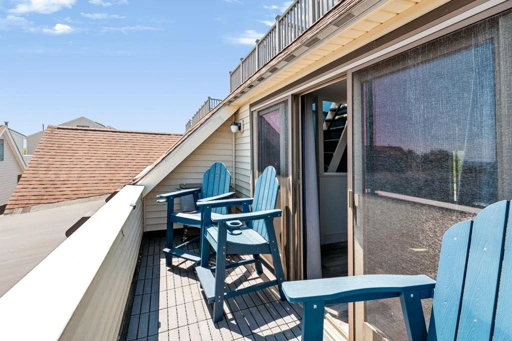 Photo of Unit 5 at 989 Ocean
