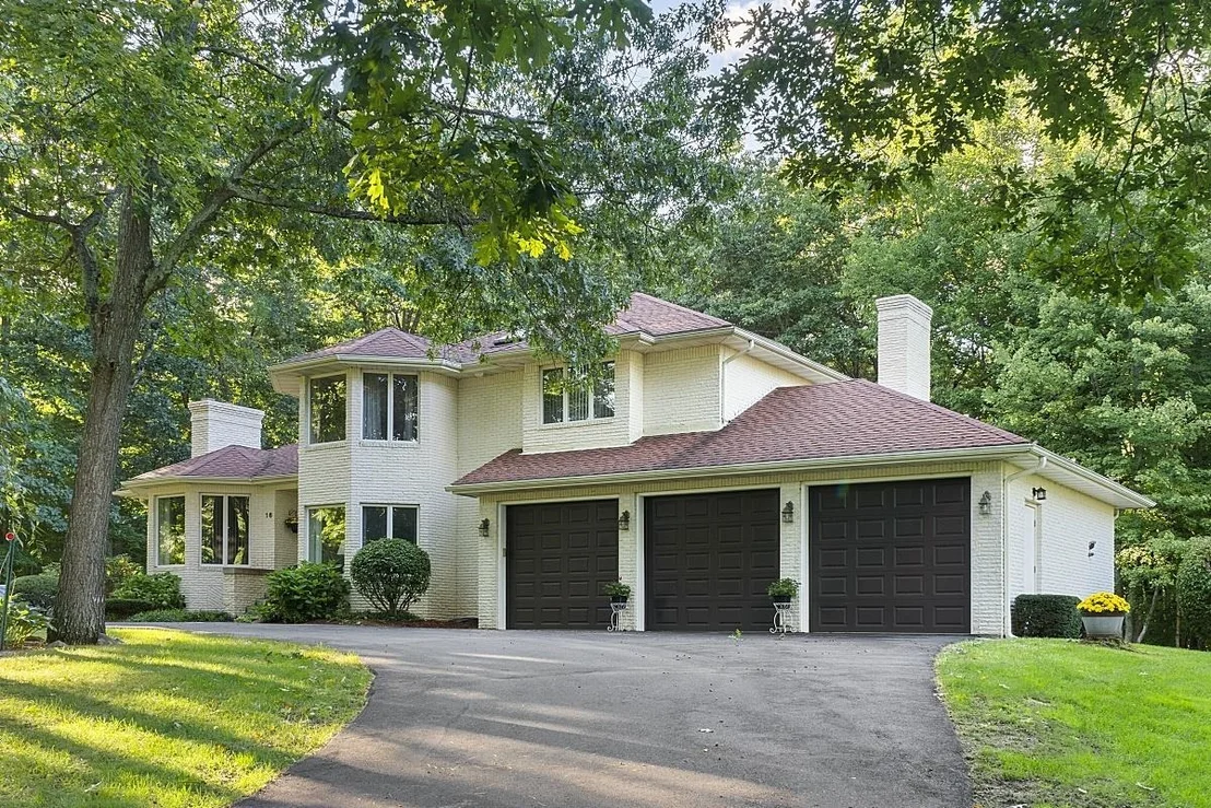 Photo of 16 Fox Run