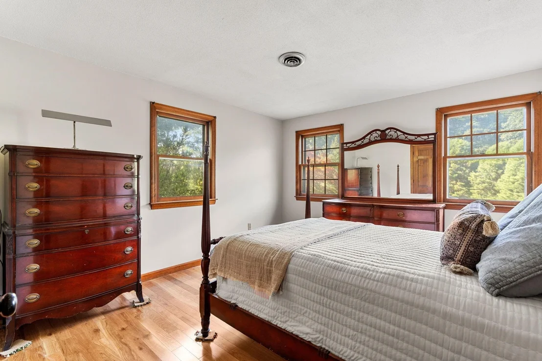 Photo of 34 Sharon