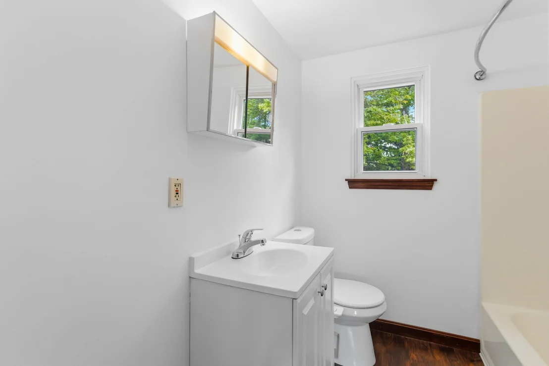 Photo of Unit UNITLUNITR at 31 Juniper