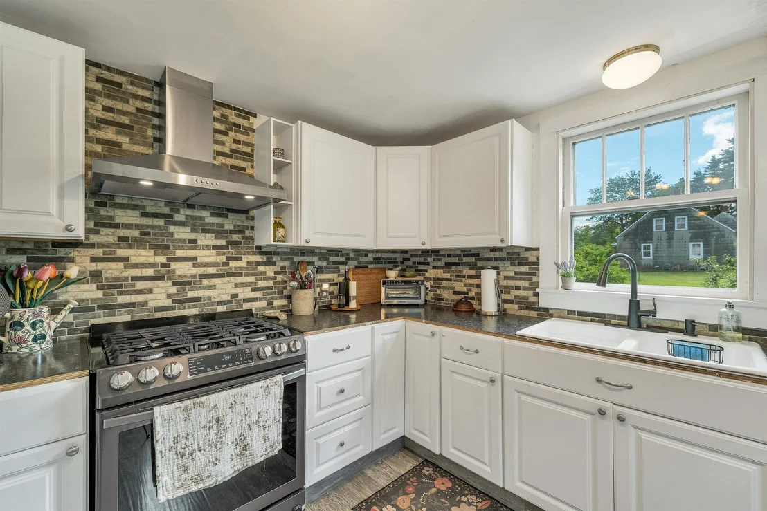 Photo of 652 West Side