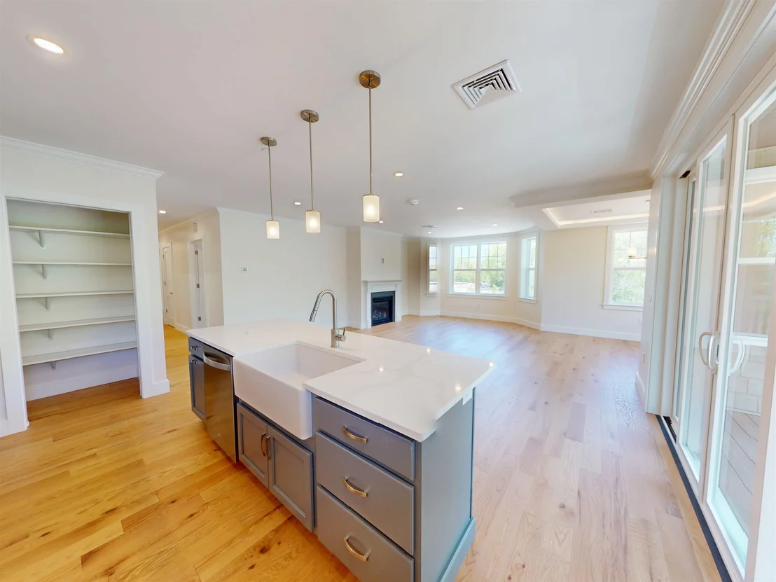 Photo of Unit 302 at 4 Longview