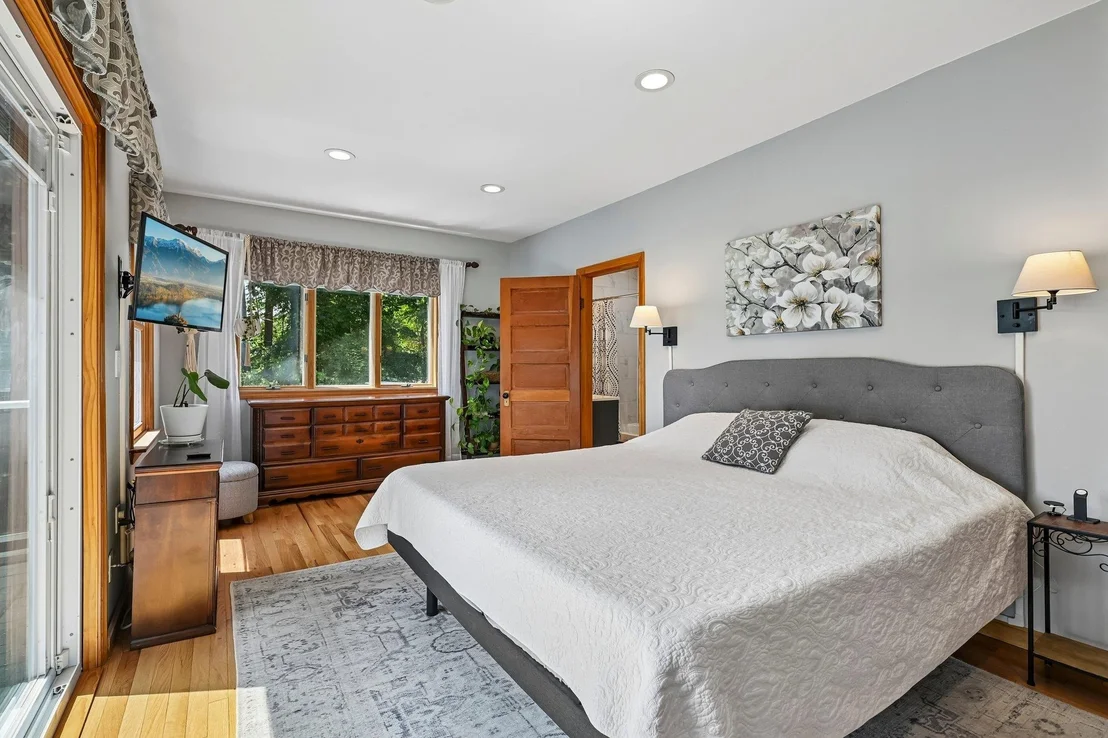 Photo of 76 Holts Point