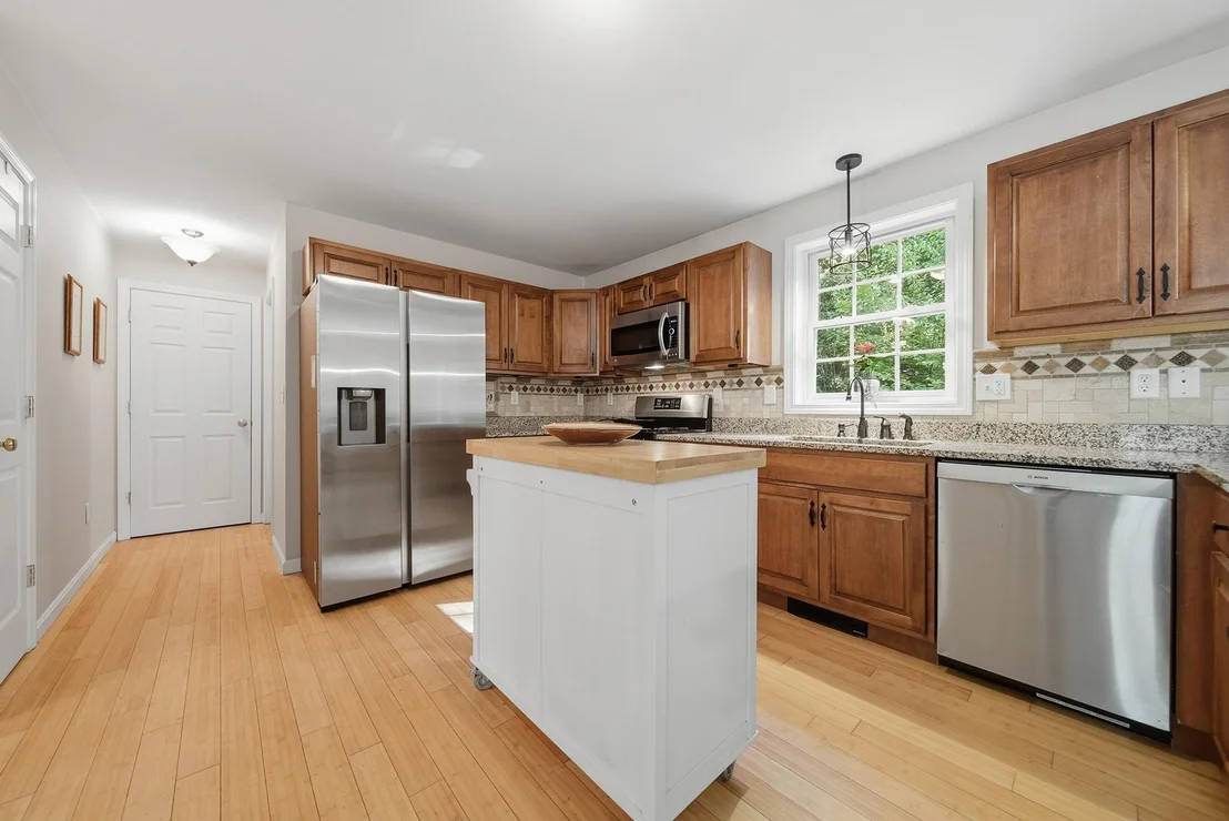 Photo of 298 Stocker Pond