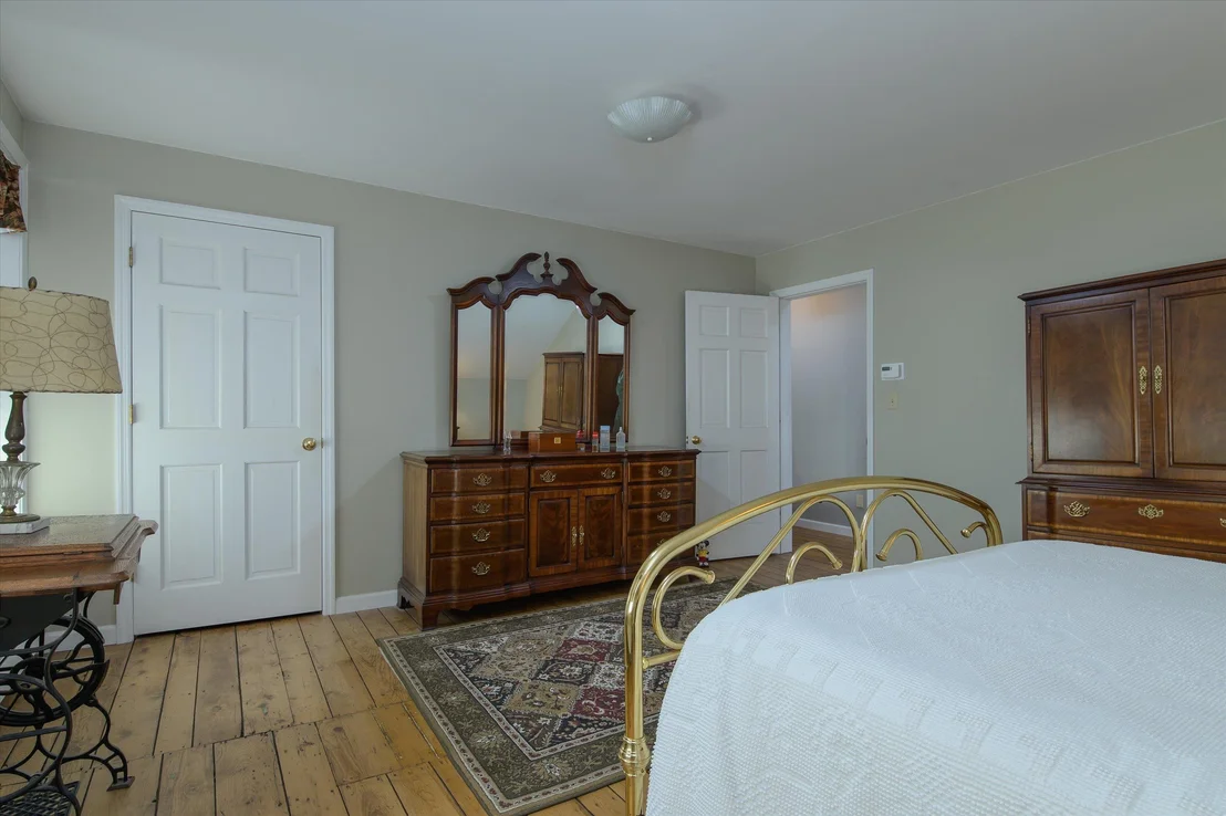 Photo of 2291 Bronson