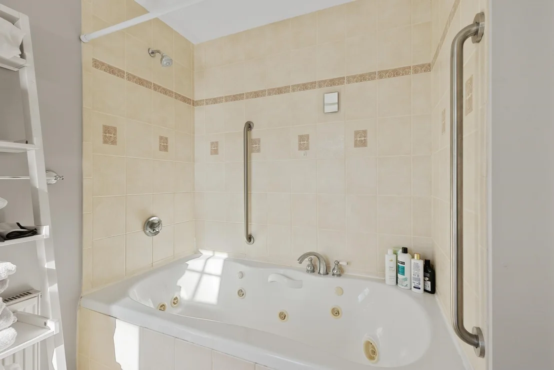 Photo of 1643 Ocean