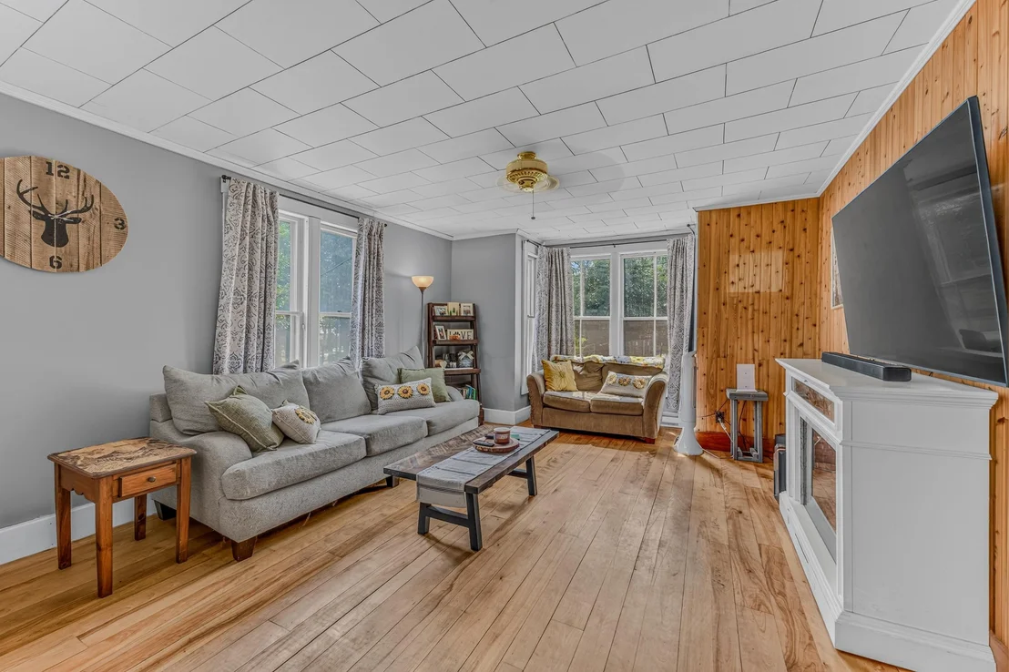 Photo of 59 S. Lunenburg