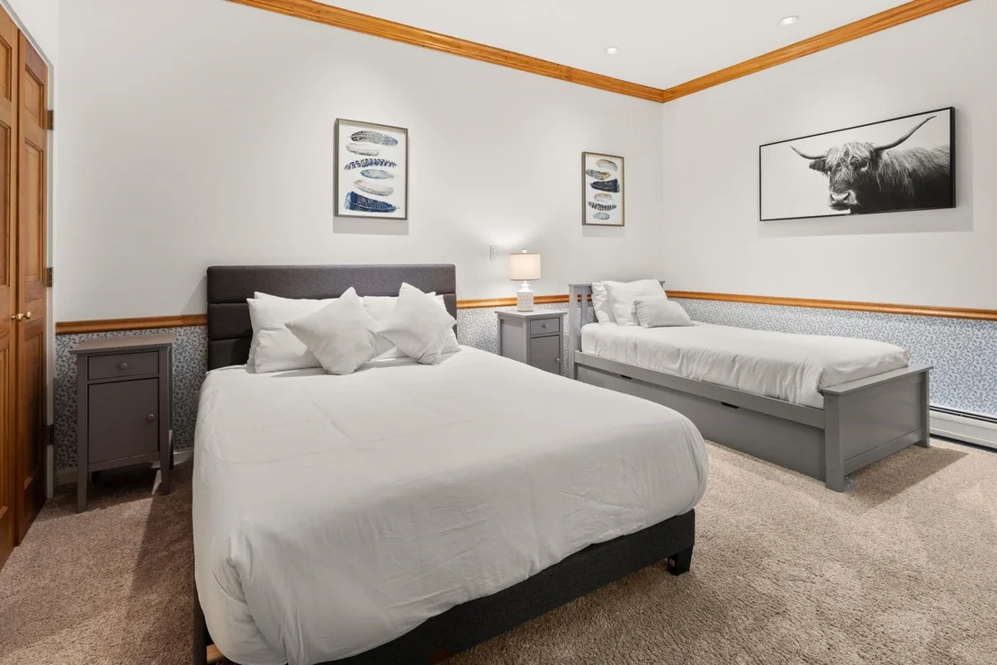 Photo of 835 Alpine View