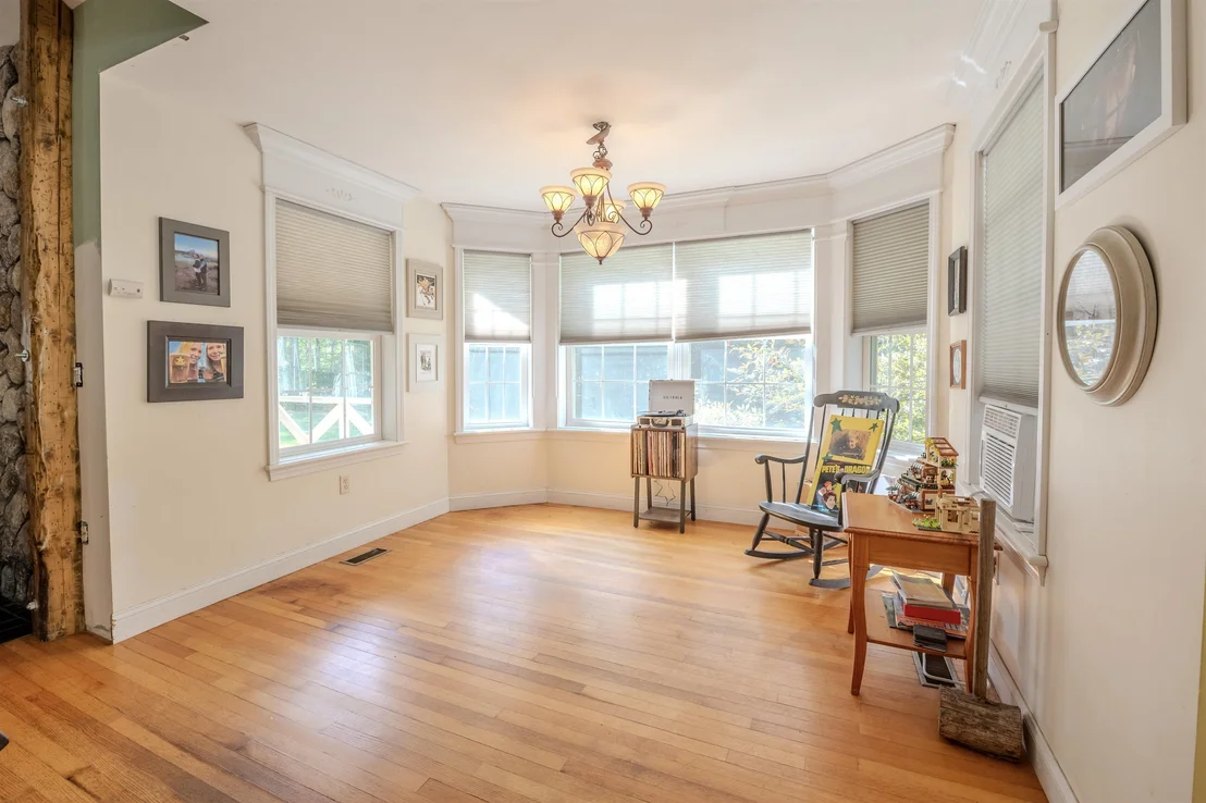 Photo of 633 1st Crown Point