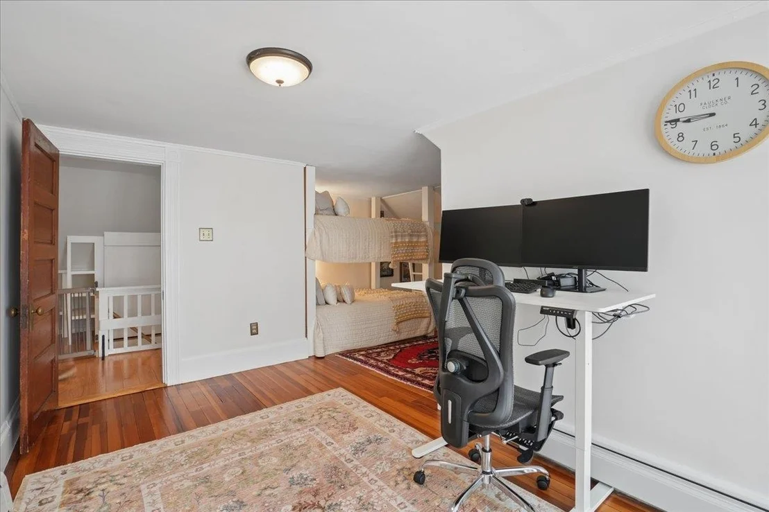 Photo of 102 East Broadway