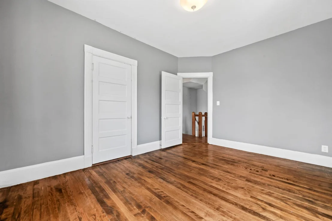 Photo of 2069 Riverside