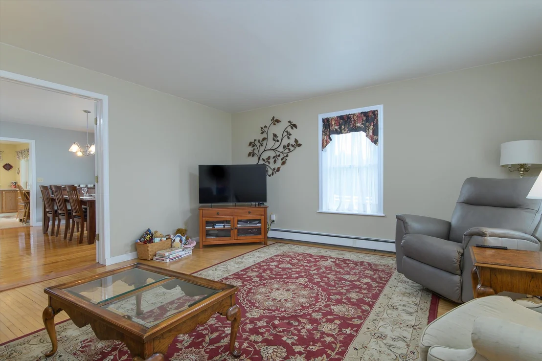 Photo of 2291 Bronson