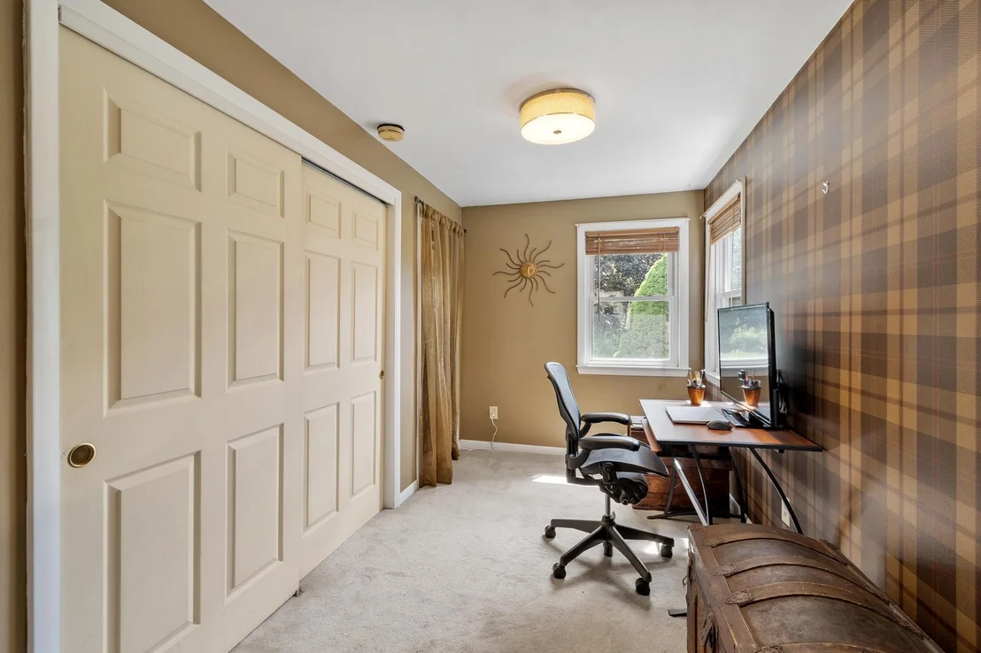 Photo of 654 Daniel Webster
