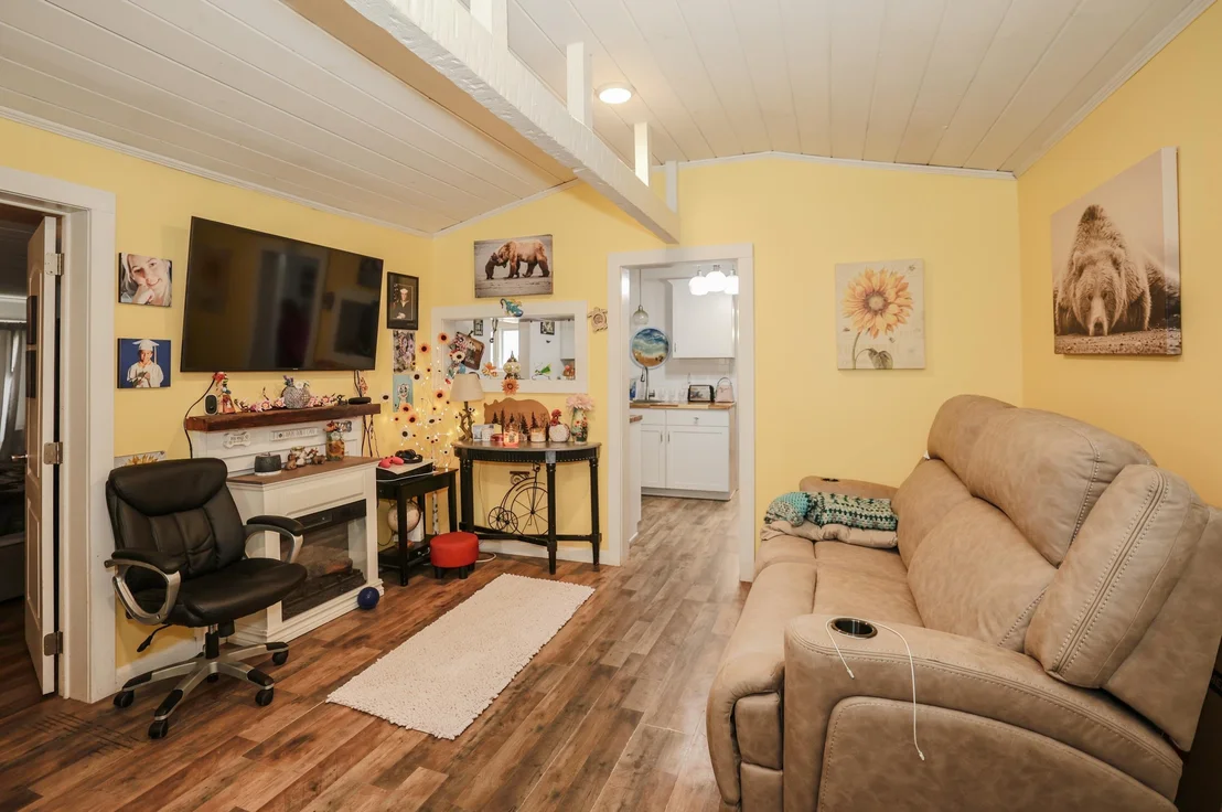Photo of 42 Sarette