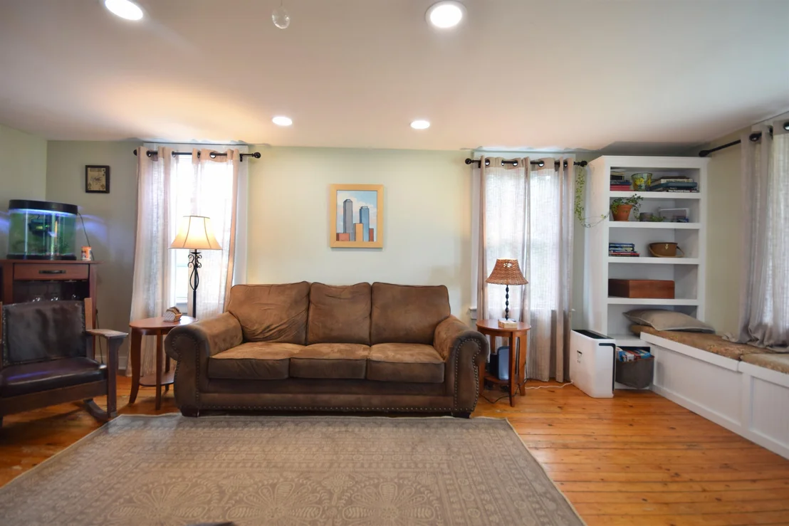 Photo of 2835 Mountain View