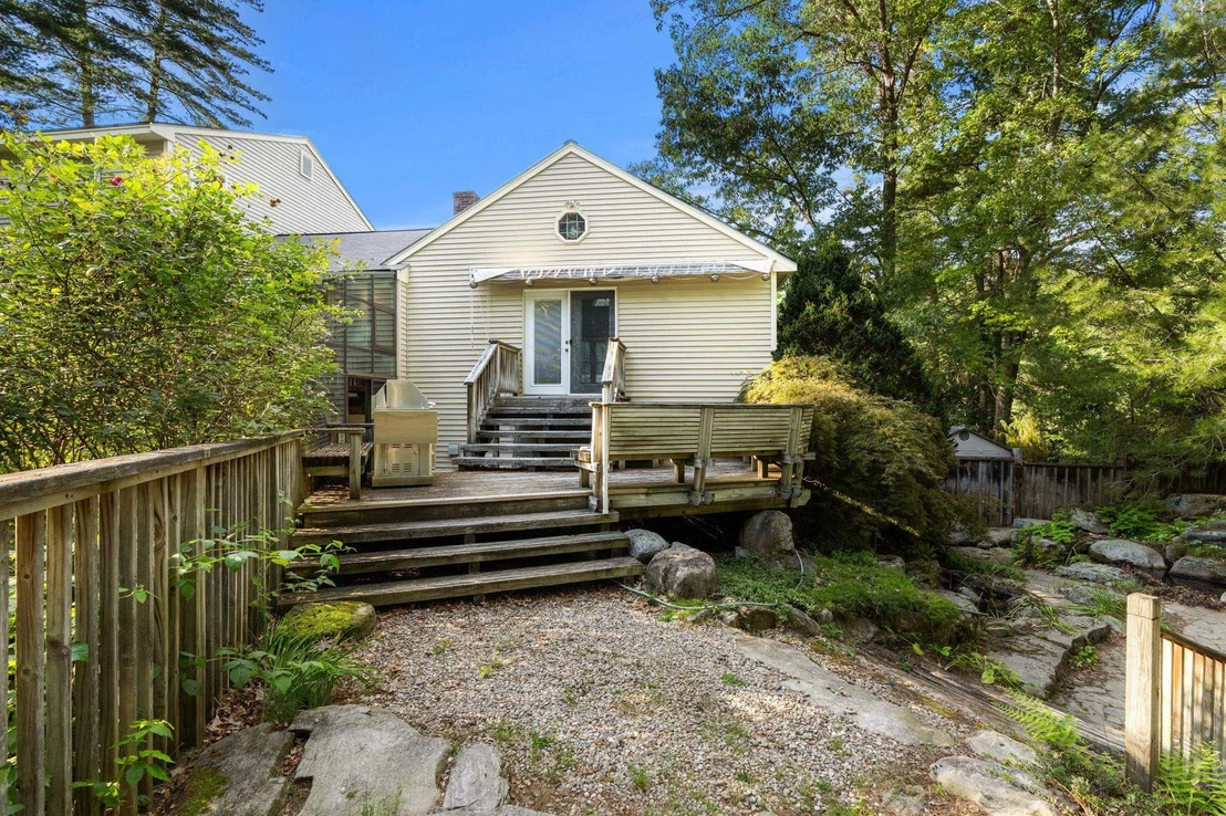 Photo of 34 Sharon