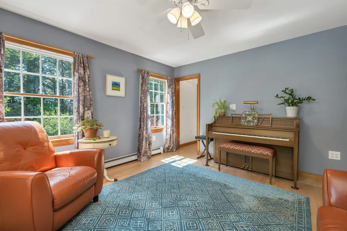 Photo of 1350 Barker