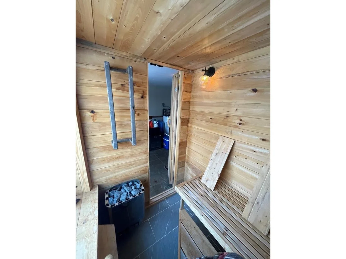 Photo of 2882 Perley