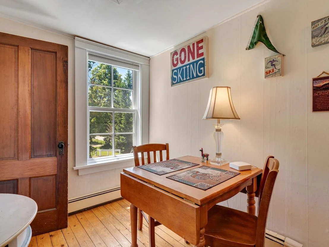 Photo of 609 Common