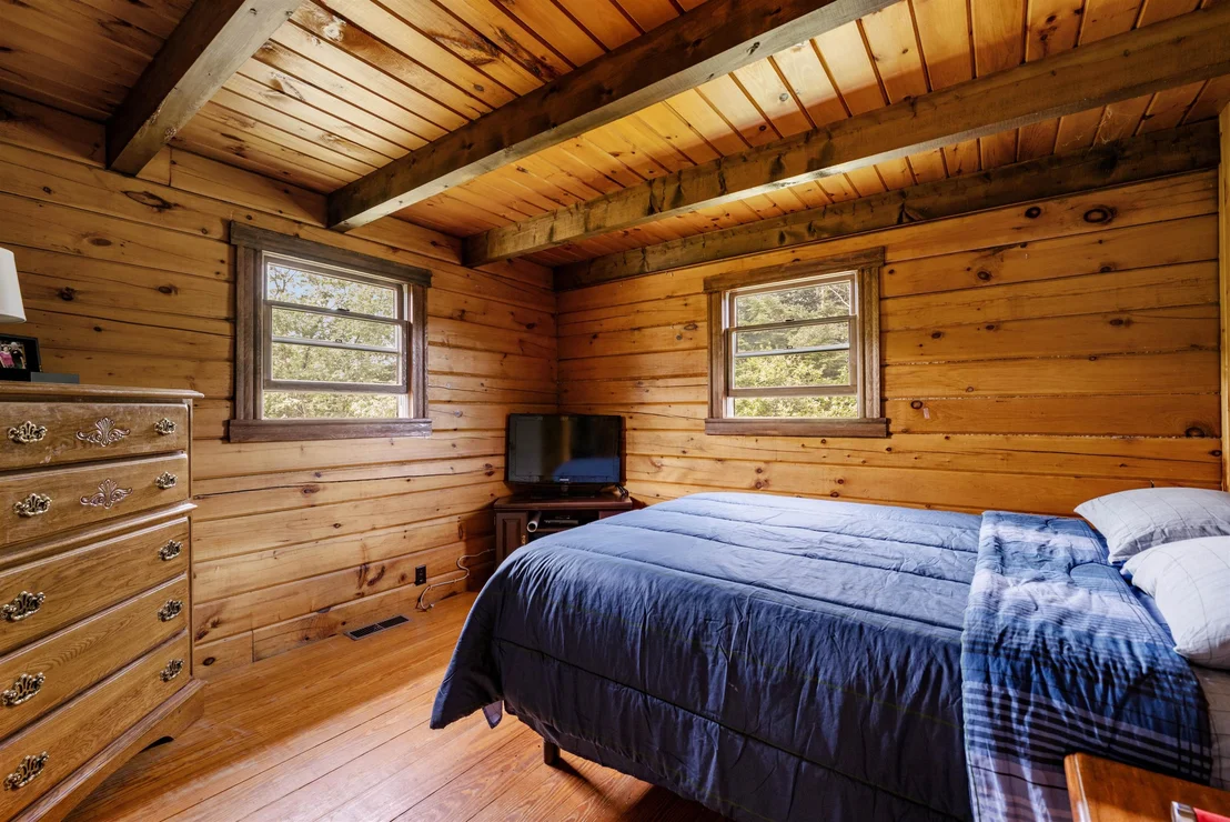 Photo of 44 Dubeau