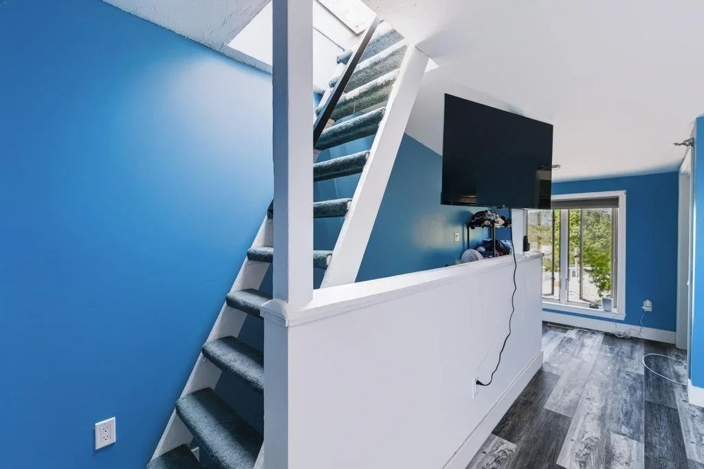Photo of Unit 5 at 989 Ocean