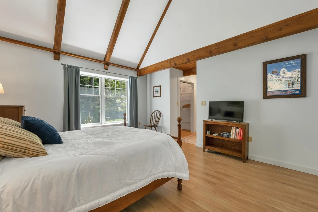 Photo of 370 Hawk Pine