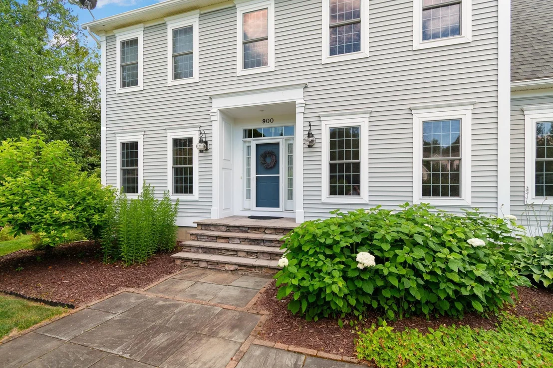 Photo of 900 Ledgewood