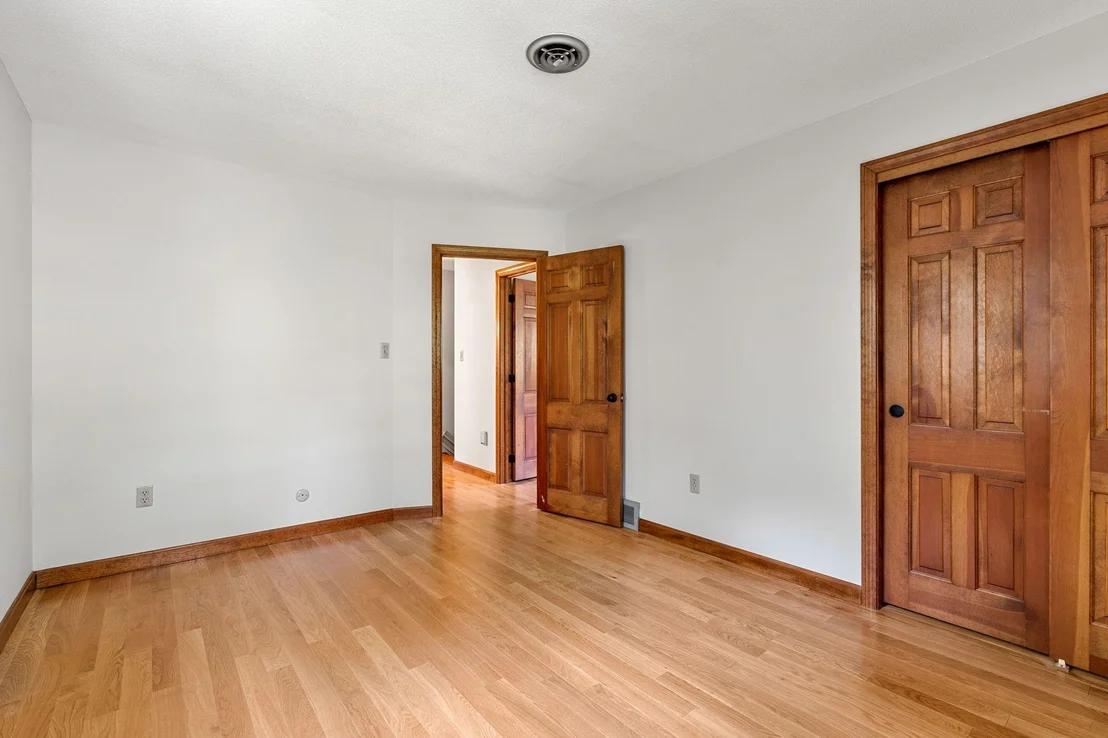 Photo of 34 Sharon