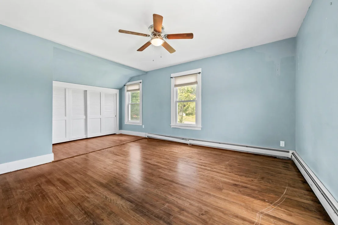 Photo of 2069 Riverside
