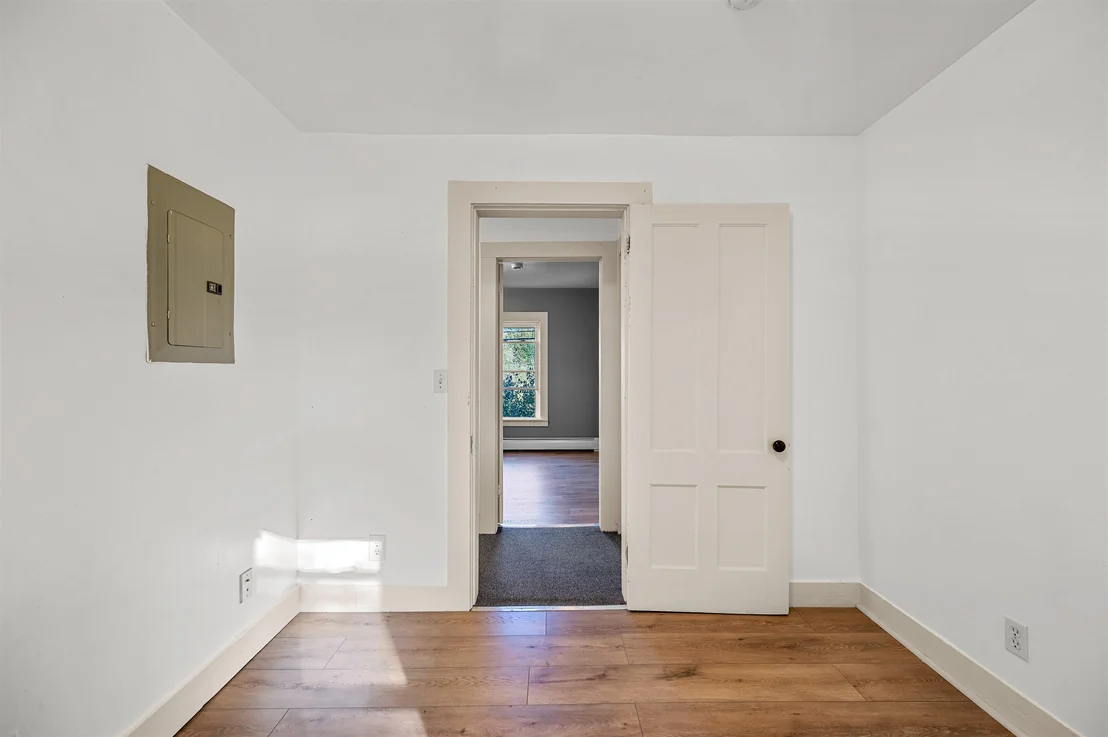 Photo of 21 River Road W