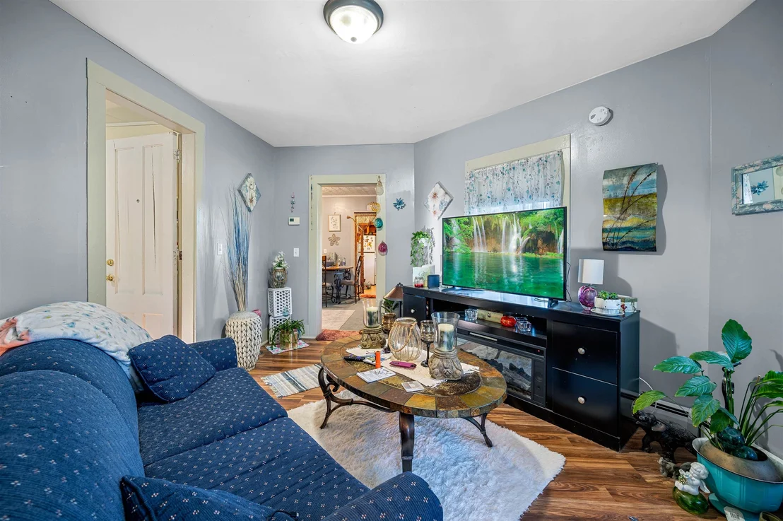 Photo of 21 River Road W