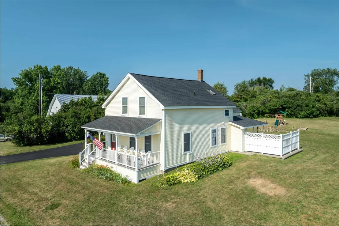 Photo of 2291 Bronson