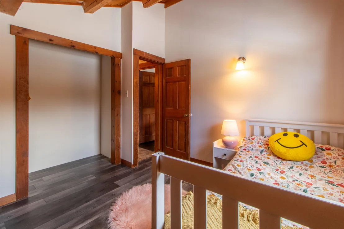 Photo of 2431 Roaring Brook