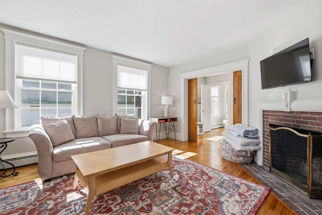 Photo of 459 Main