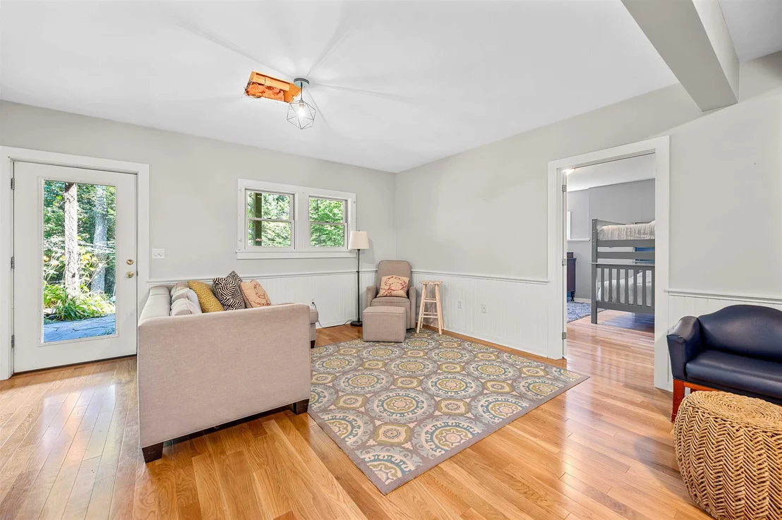 Photo of 111 Pine Tree