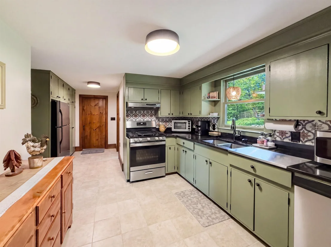 Photo of 291 Halfmoon Pond