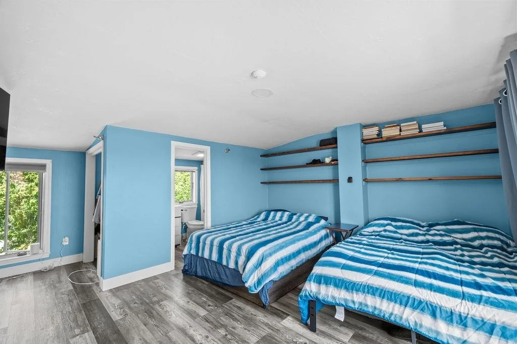 Photo of Unit 5 at 989 Ocean