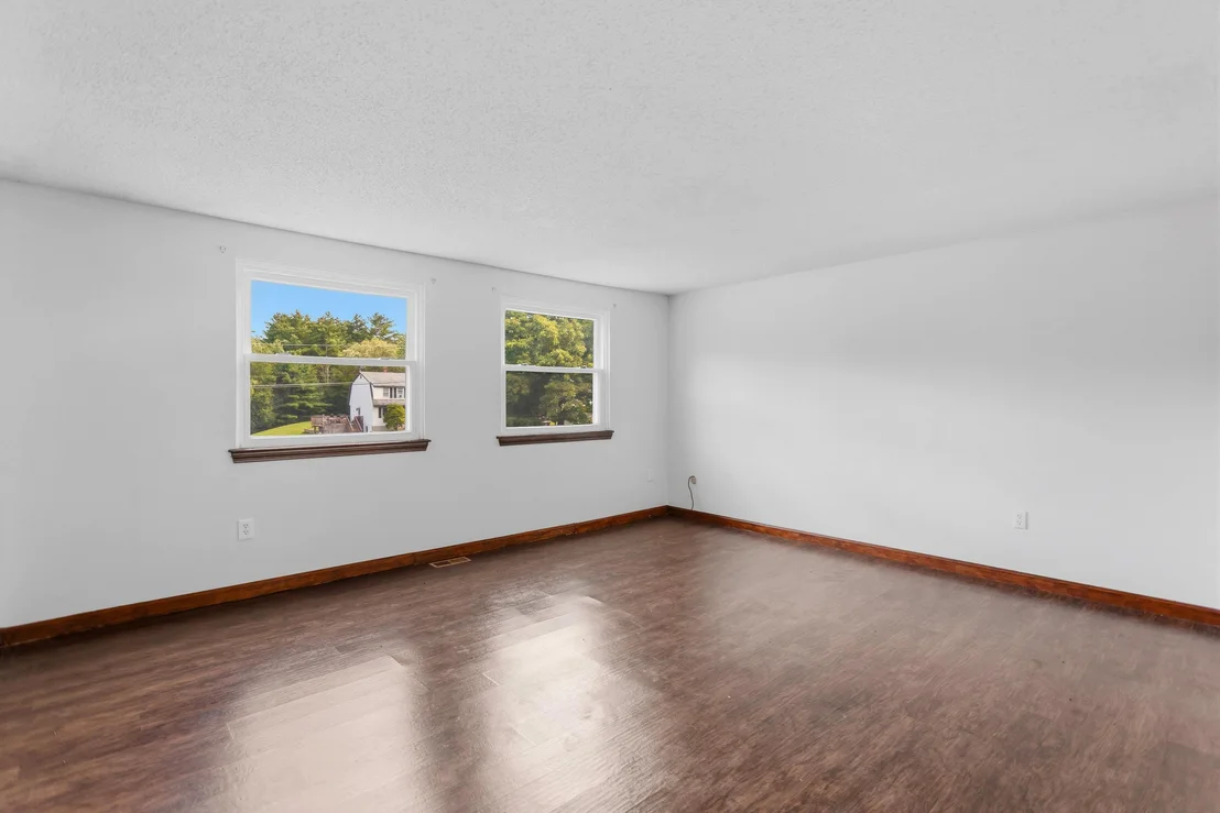 Photo of Unit UNITLUNITR at 31 Juniper