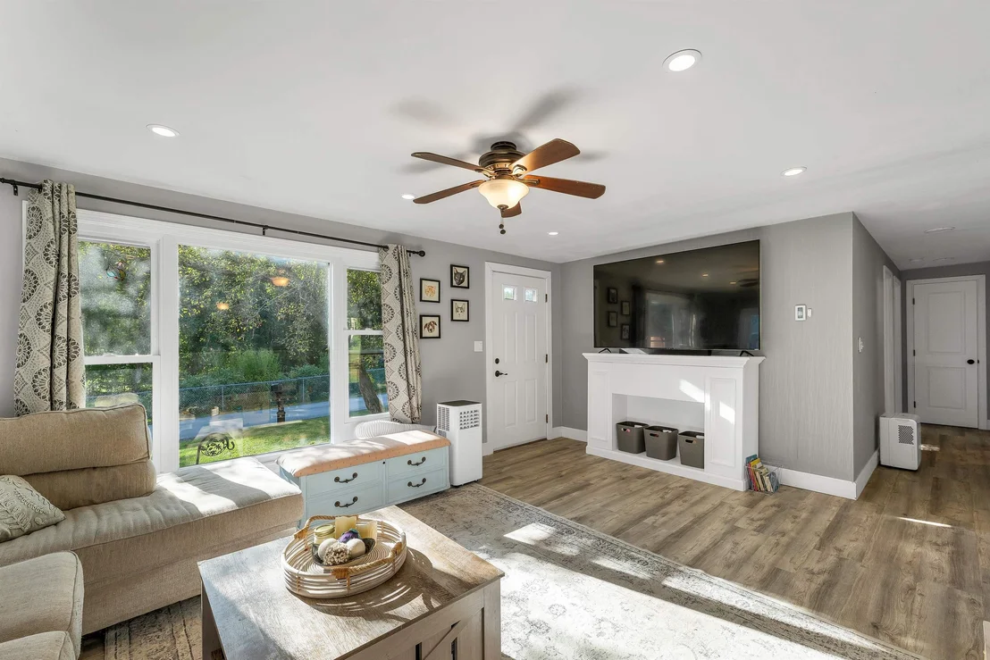 Photo of 6 Emerson