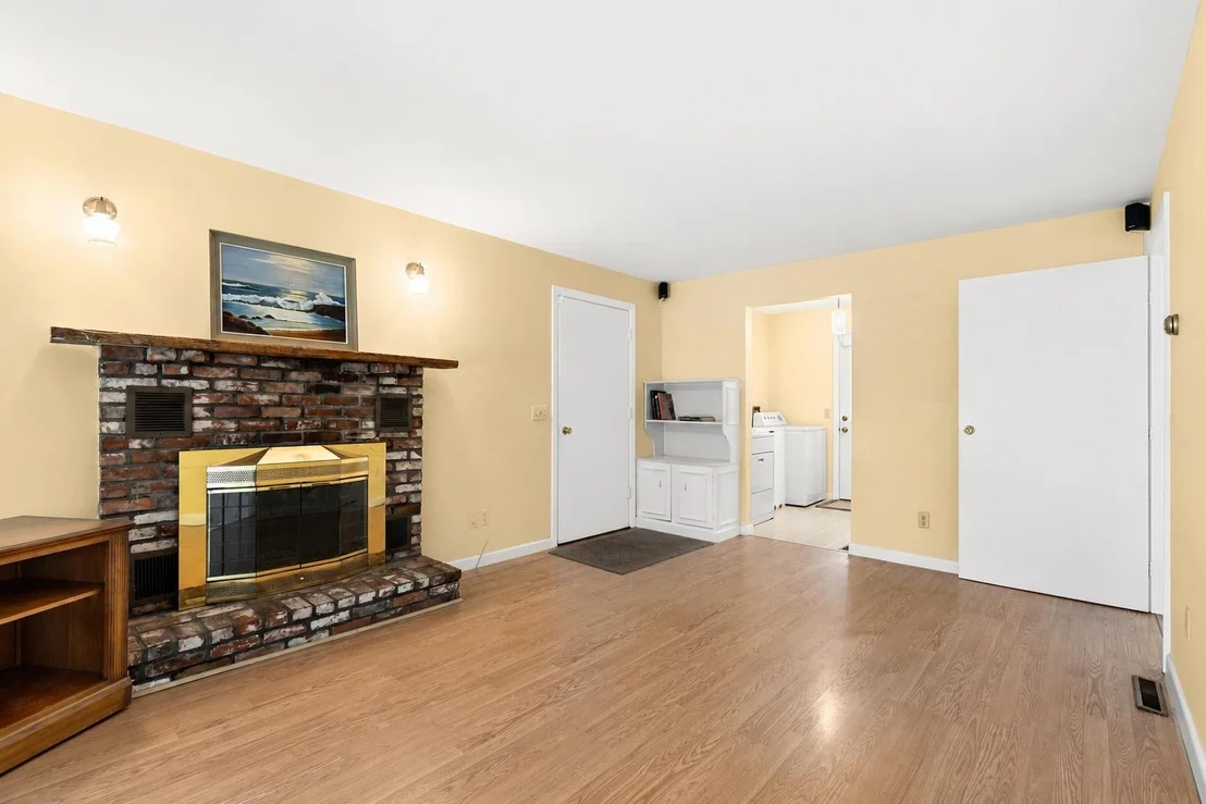 Photo of 84 Stinson