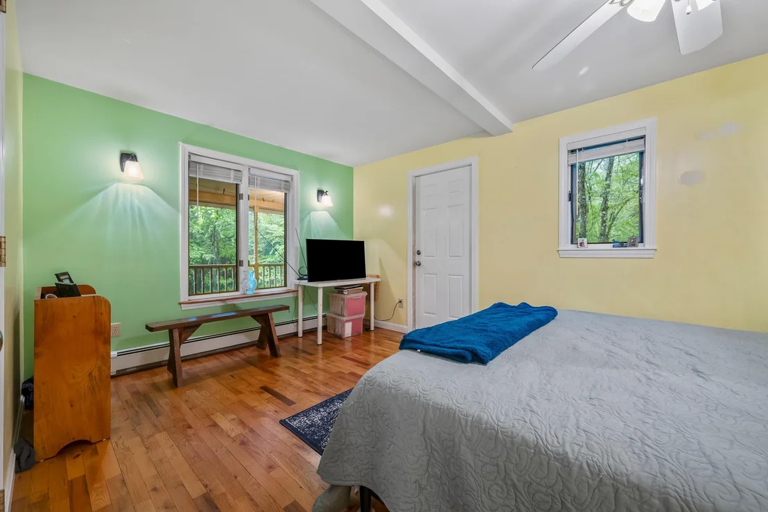 Photo of 100 Colonial