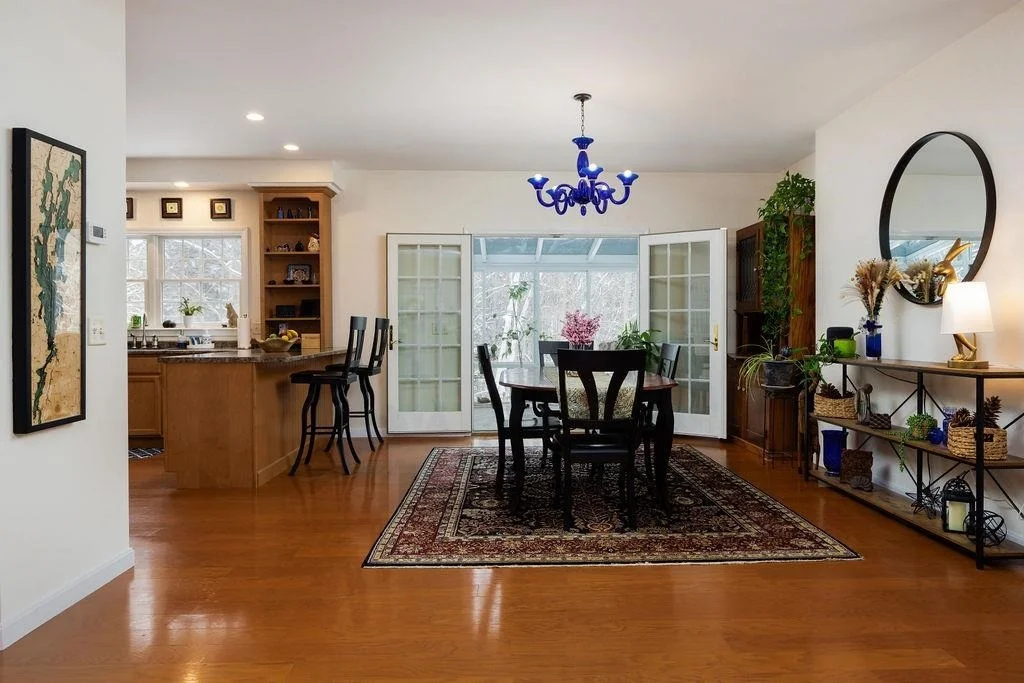 Photo of 3877 Main