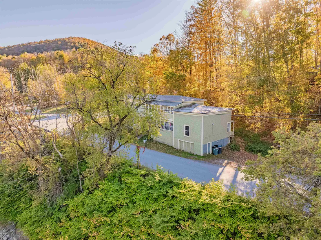 Photo of 21 River Road W